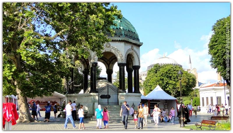 Alman Çeşmesi İstanbul Sultanahmet Meydanı Sultan I. Ahmed Türbesi Yakınındaki çeşme. Alman İmparatoru Sultana Ve İstanbula Hediyesi. Almanyada Yapılıp 1901de İstanbul Montaj Edildi 2