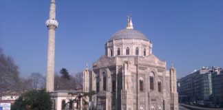 Pertevniyal Valide Sultan Camii Abdülazizin Annesi Osmanlı Eserleri