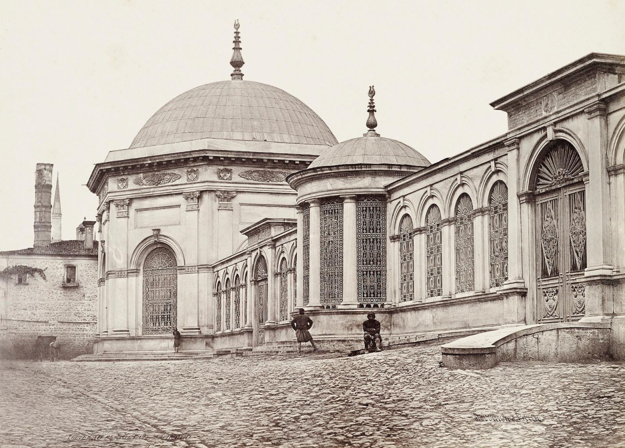 Divanyolu 2. Mahmud Sultan Abdülaziz Ve 2. Abdülhamid Türbesi .sultan 2. Mahmut II. Abdülhamit Türbe