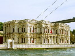 Beylerbeyi Sarayı İstanbulun Üsküdar Ilçesi Beylerbeyi Semtin Ve Sultan Abdülaziz Tarafından 1861 1865 Yıllarında Mimara Yaptırılan Saraydır